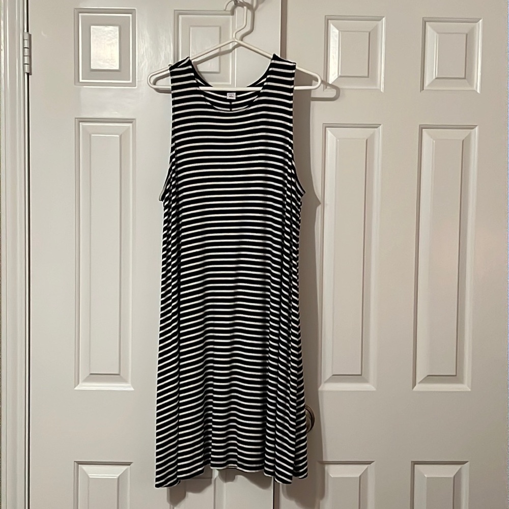 Old Navy sleeveless swing dress XL black & white stripe